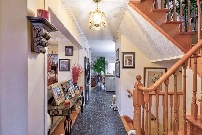 36 Mapleshade Dr