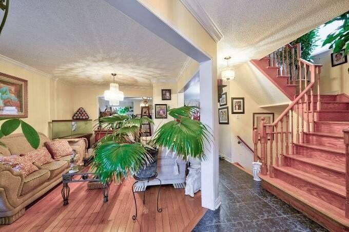 36 Mapleshade Dr