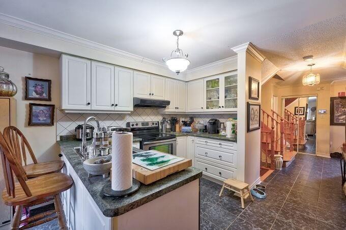 36 Mapleshade Dr