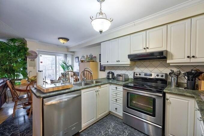 36 Mapleshade Dr