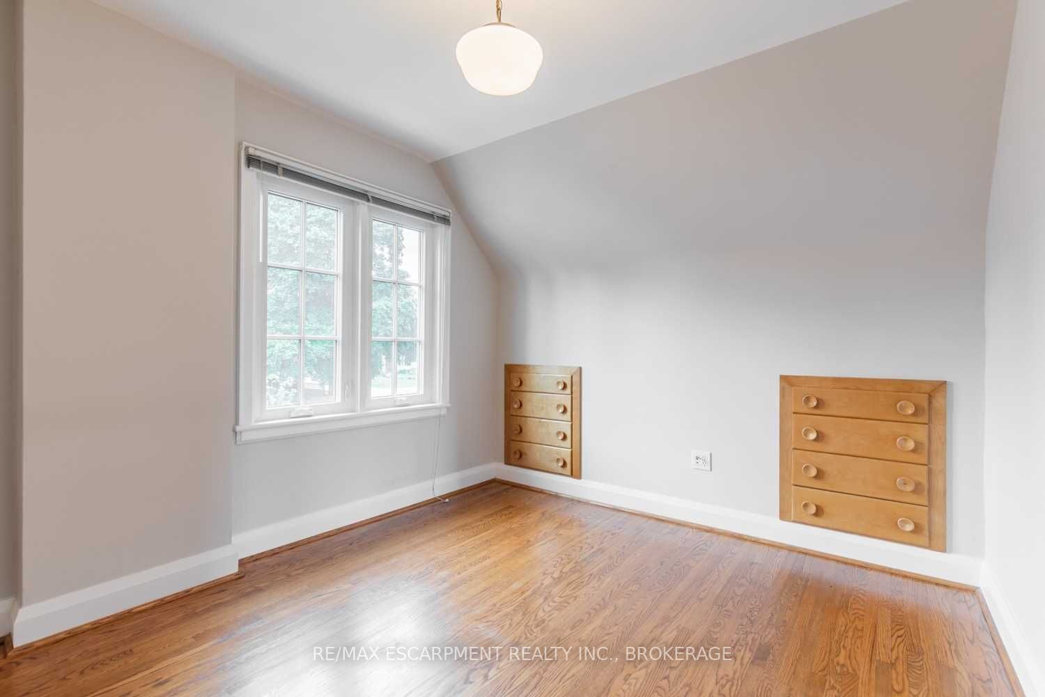 978 North Shore Boulevard W