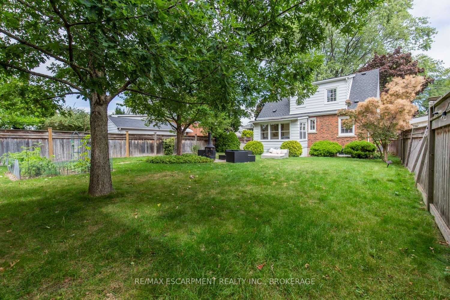 978 North Shore Boulevard W