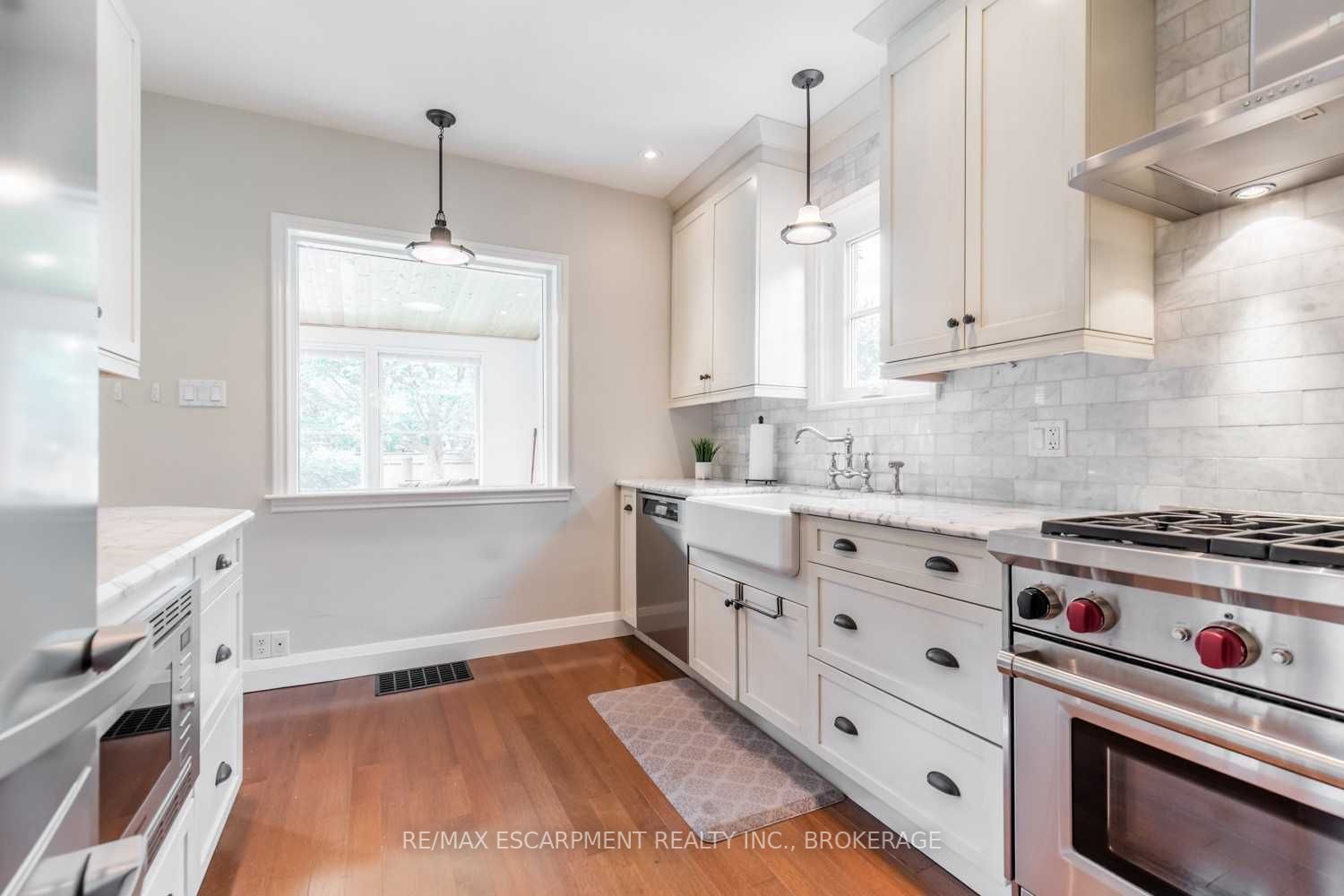 978 North Shore Boulevard W