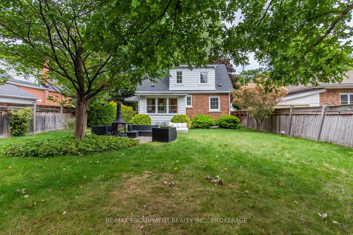 978 North Shore Boulevard W