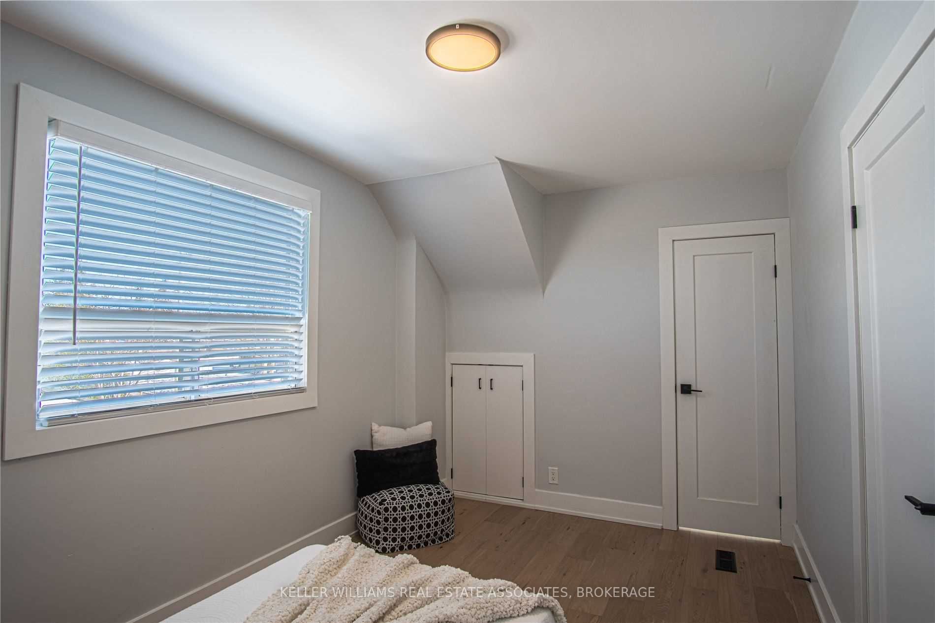 289 Elmwood Cres