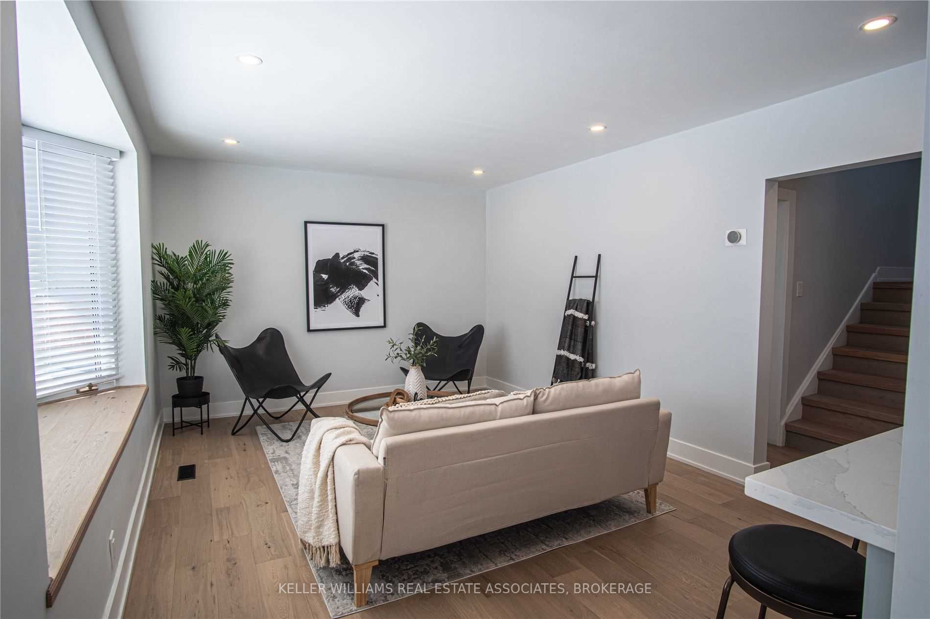 289 Elmwood Cres