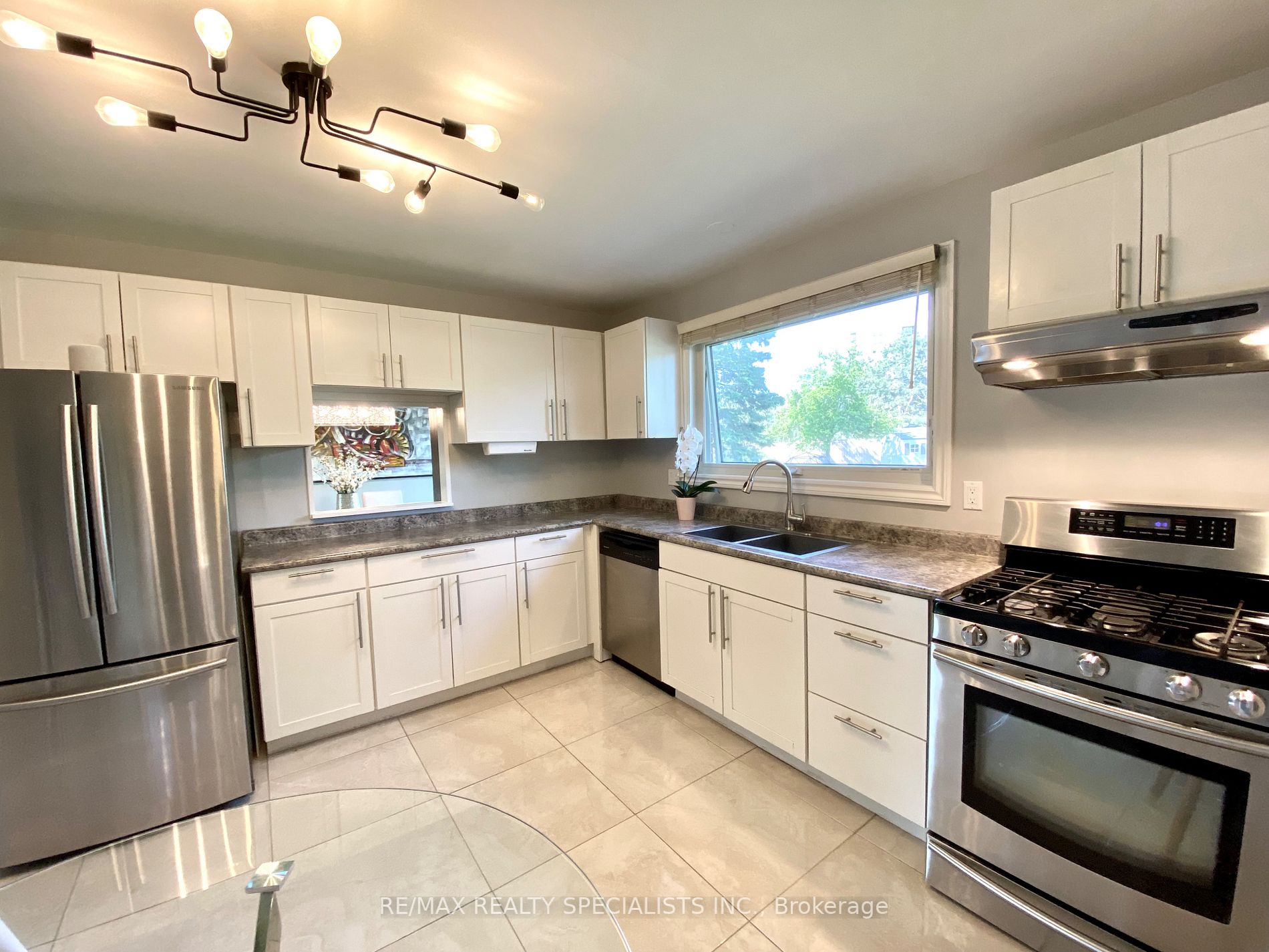 1555 Glen Rutley Circ