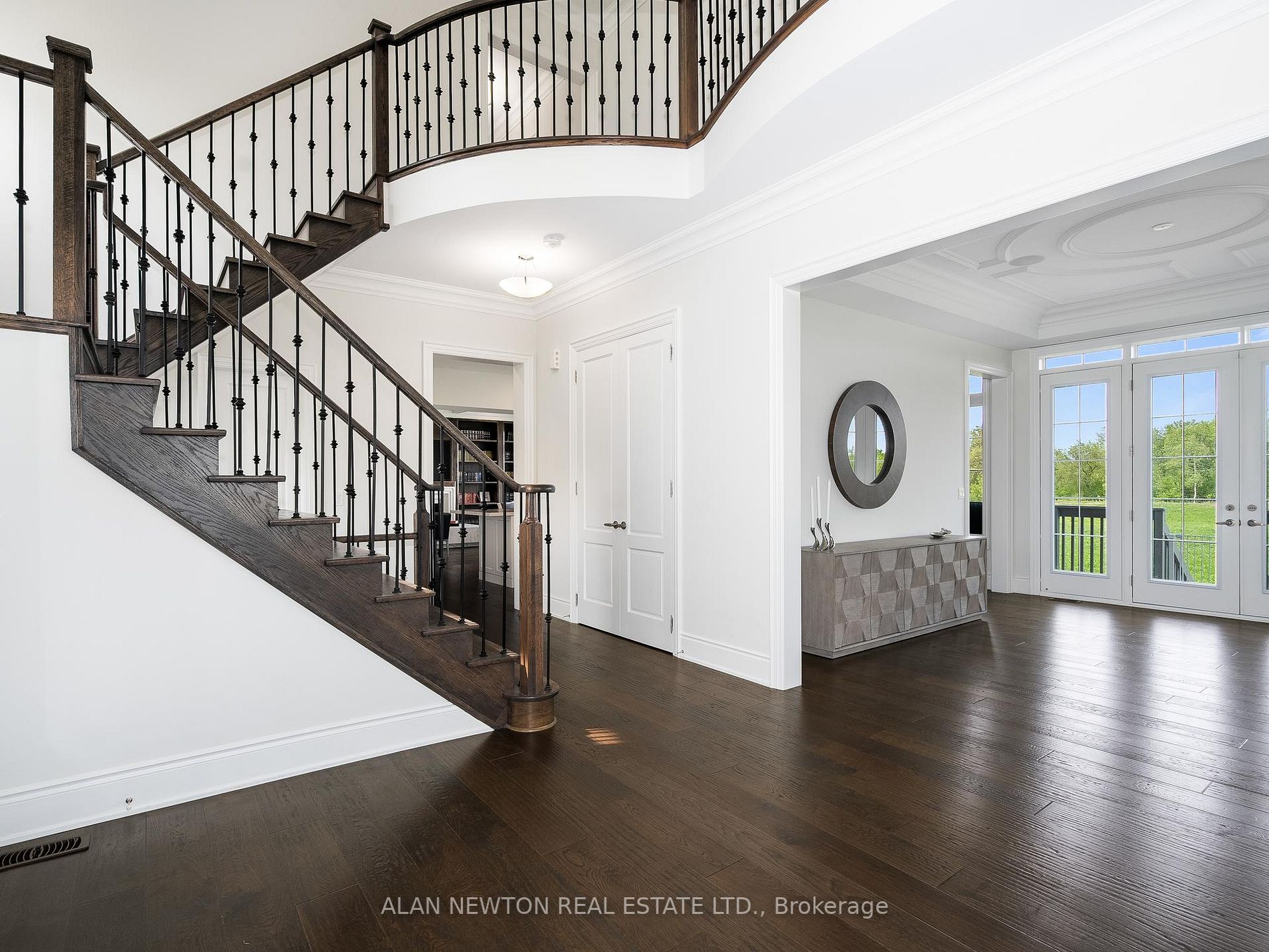 276 Amos Dr