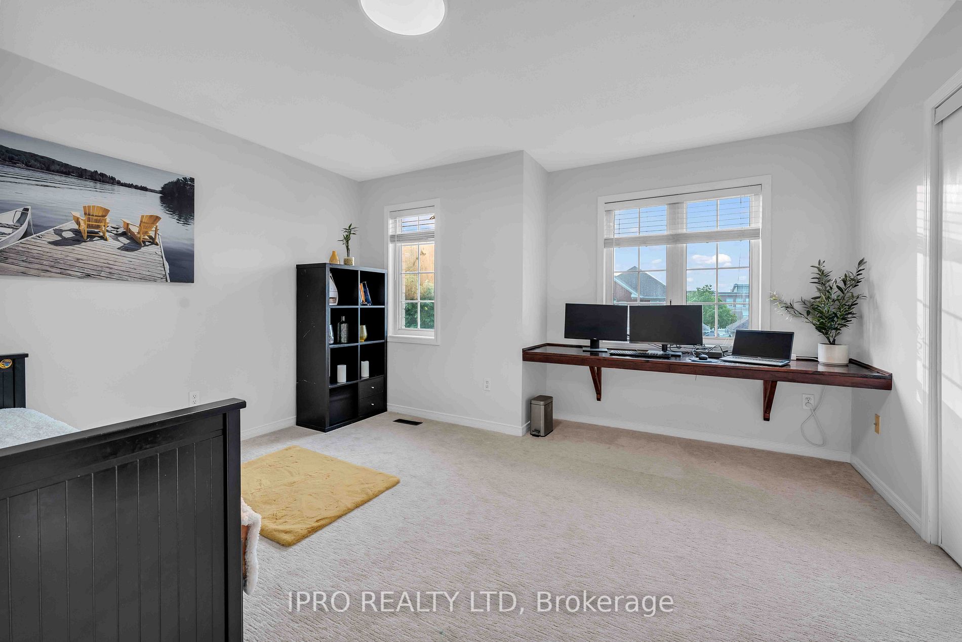 10 Milkweed Cres