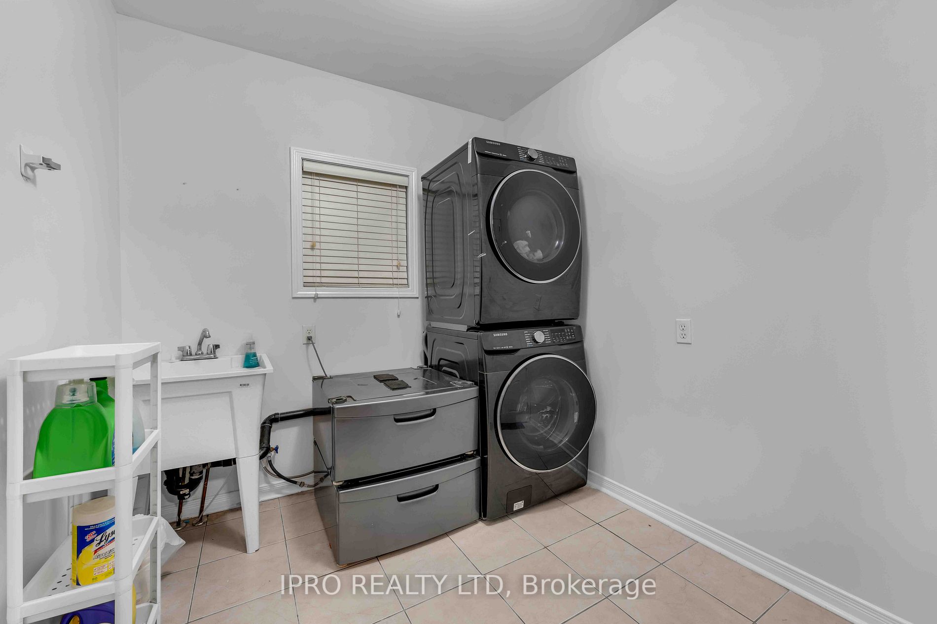 10 Milkweed Cres