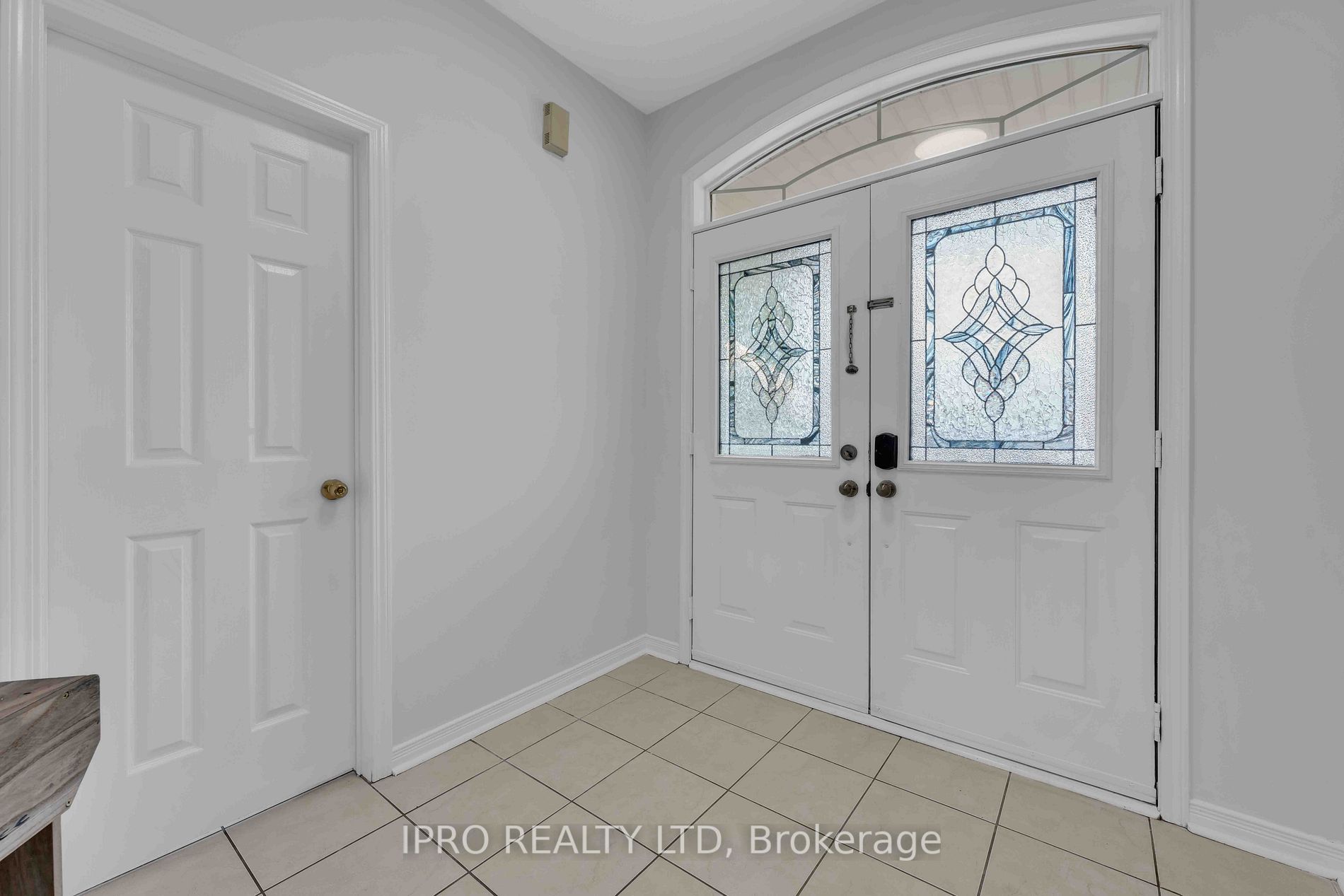 10 Milkweed Cres