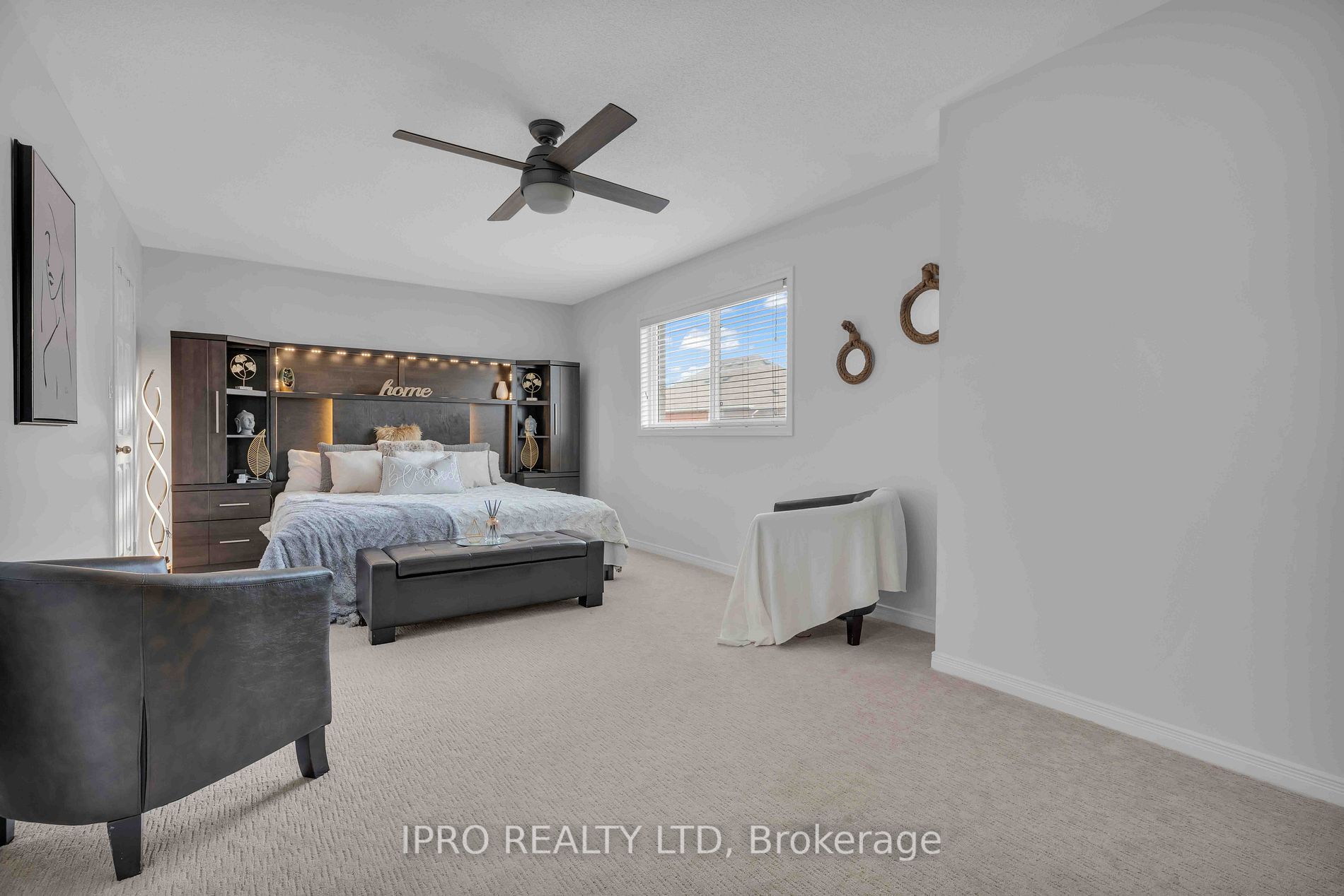 10 Milkweed Cres