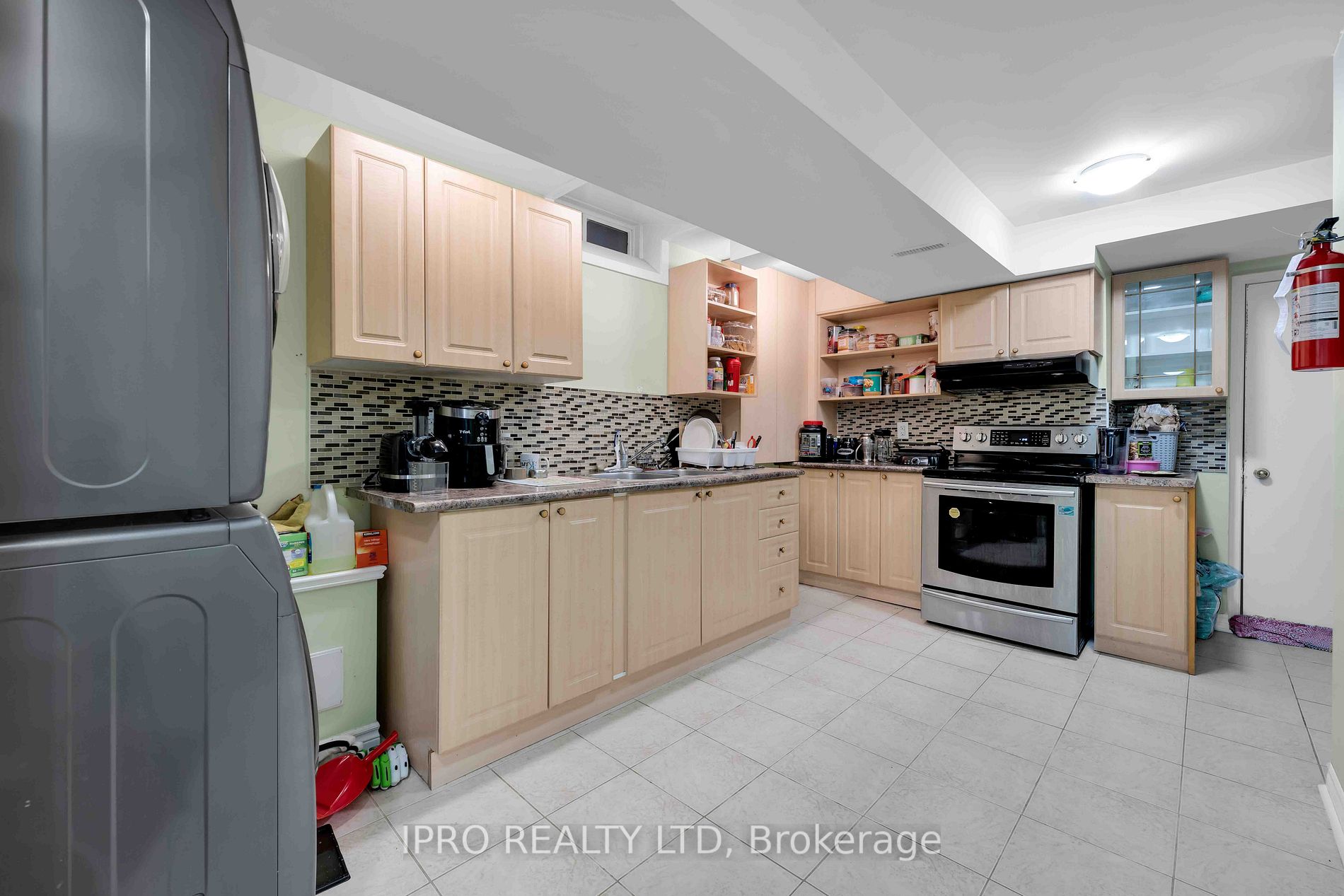 10 Milkweed Cres