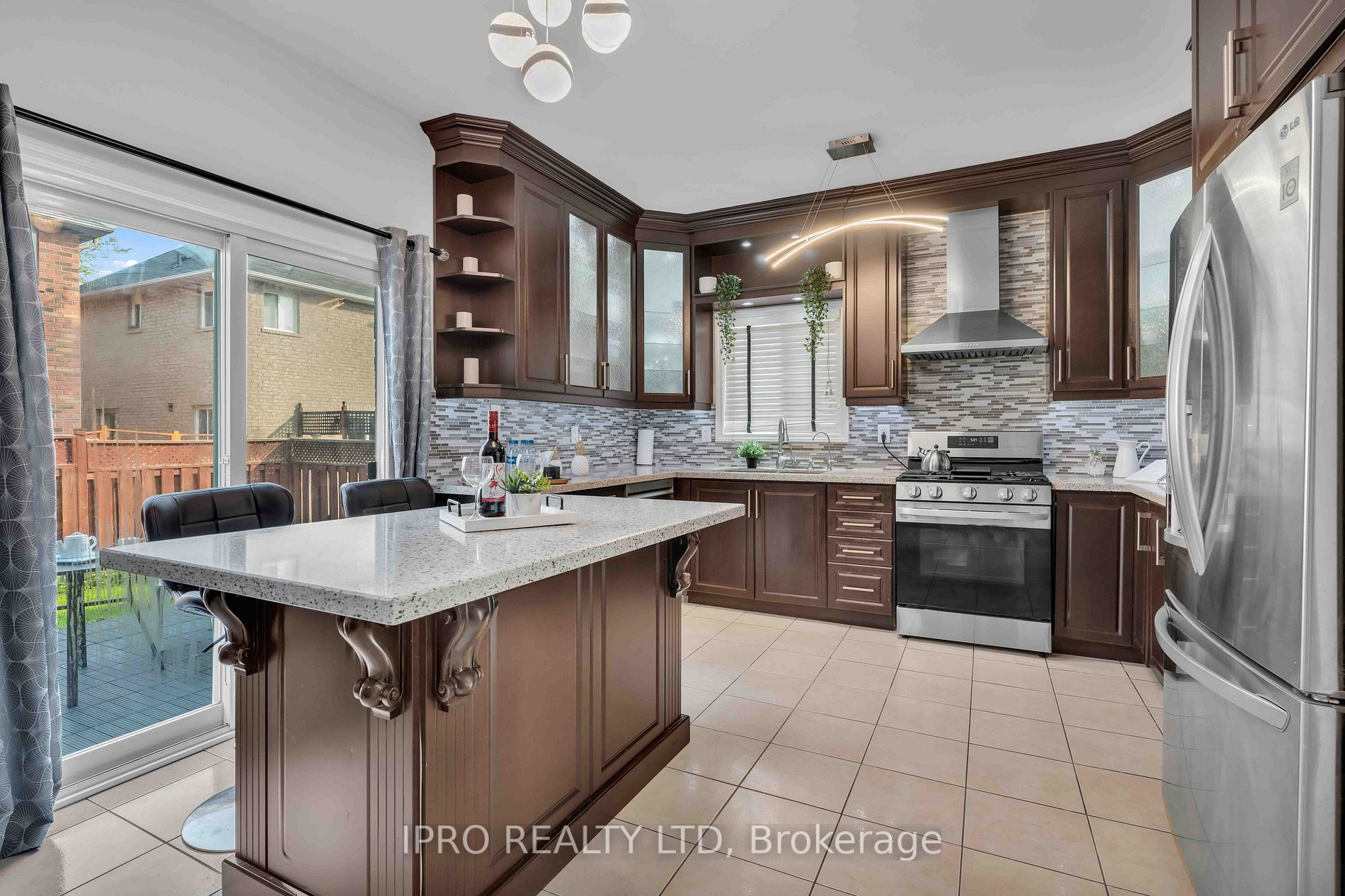 10 Milkweed Cres