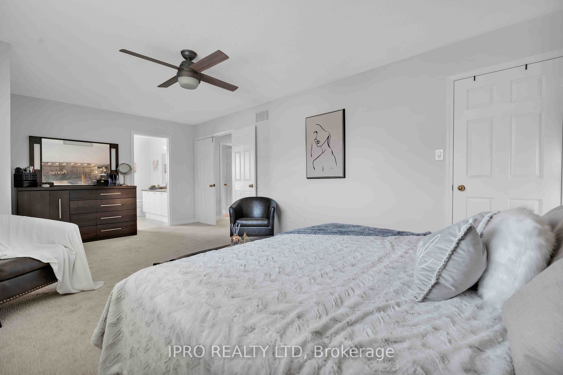 10 Milkweed Cres