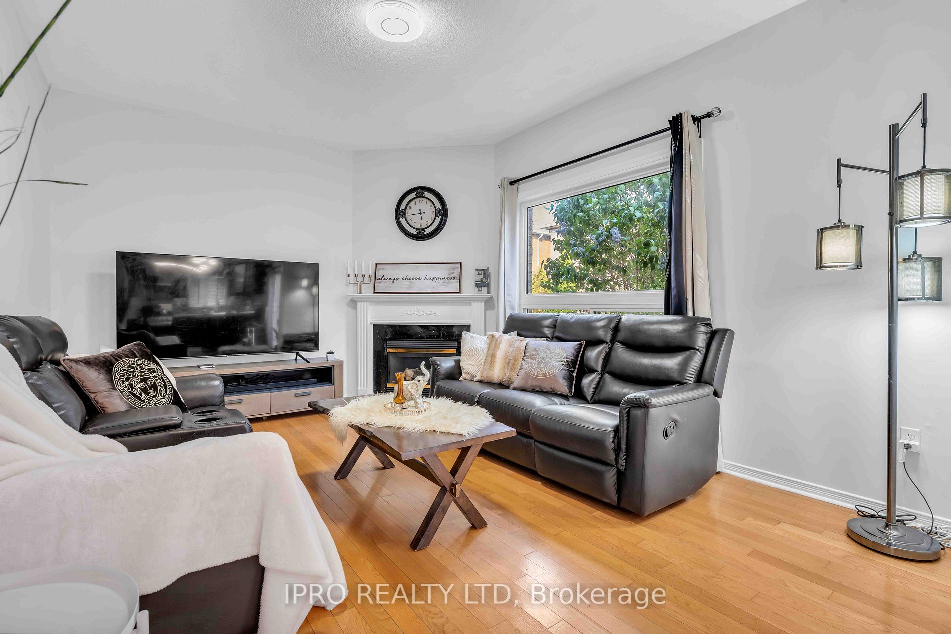 10 Milkweed Cres