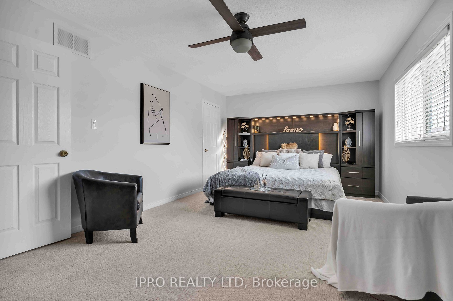 10 Milkweed Cres