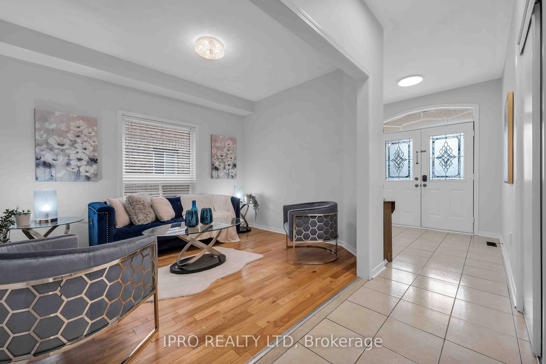 10 Milkweed Cres