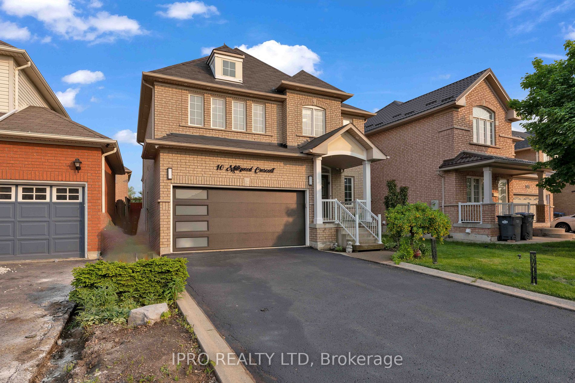 10 Milkweed Cres