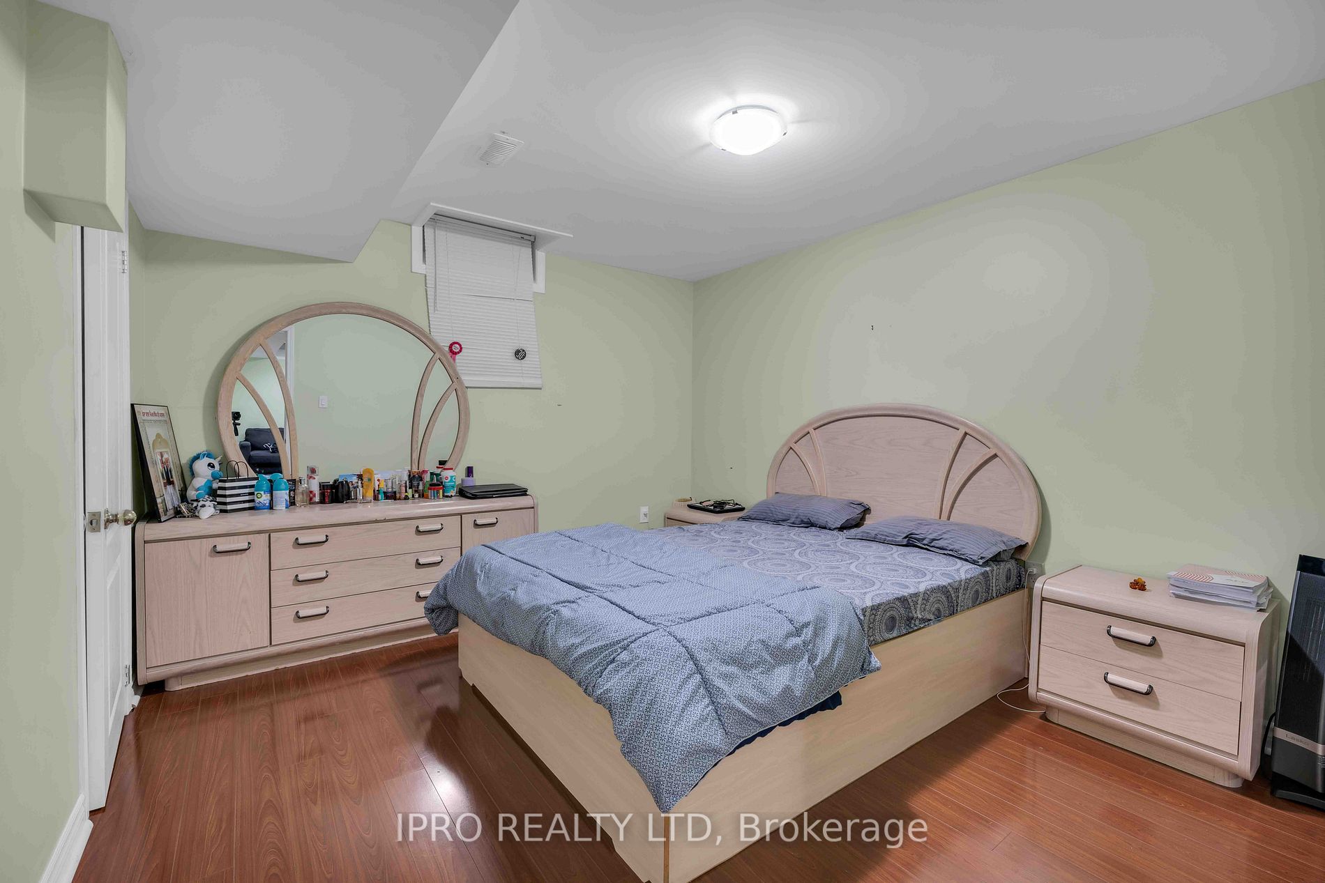 10 Milkweed Cres