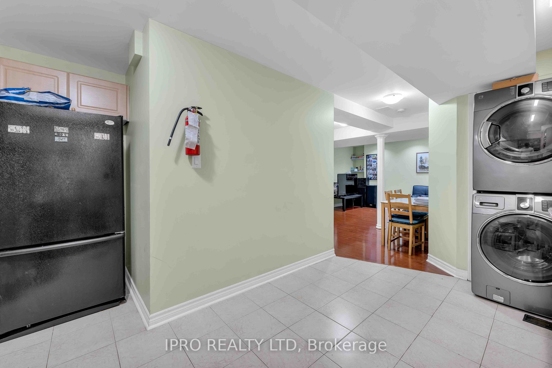 10 Milkweed Cres
