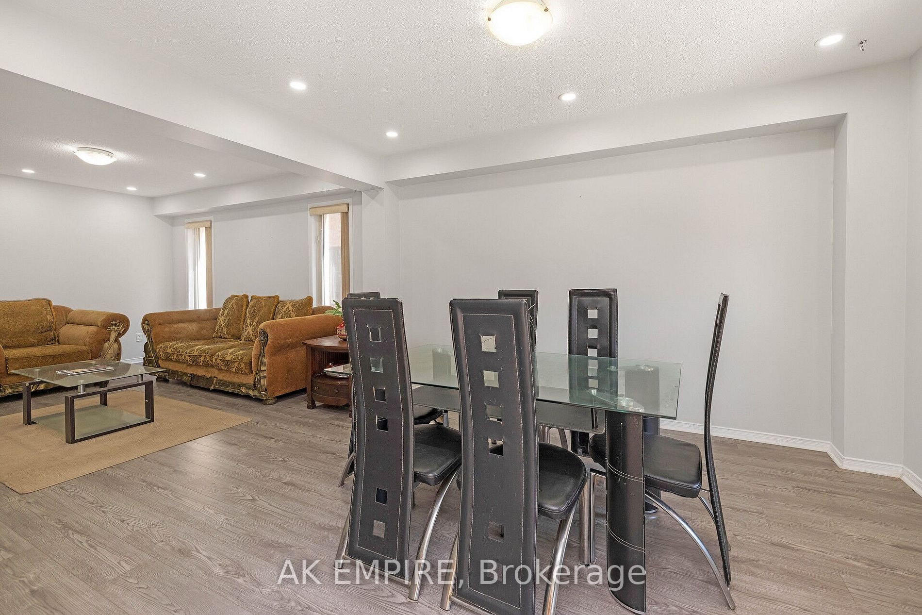 11 Grovewood Dr