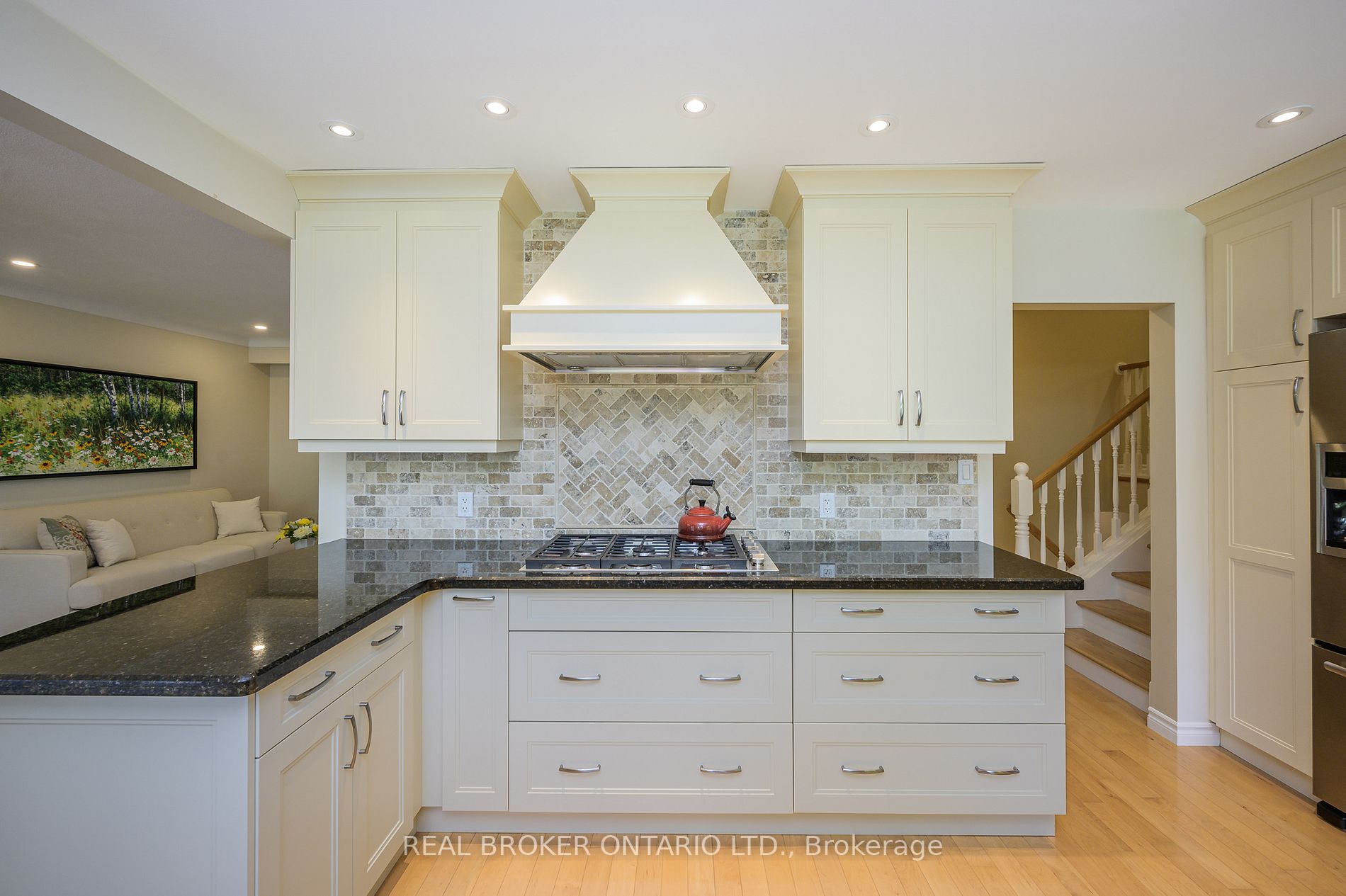 3387 Regal Road