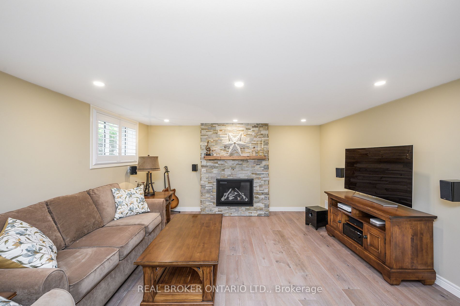 3387 Regal Road