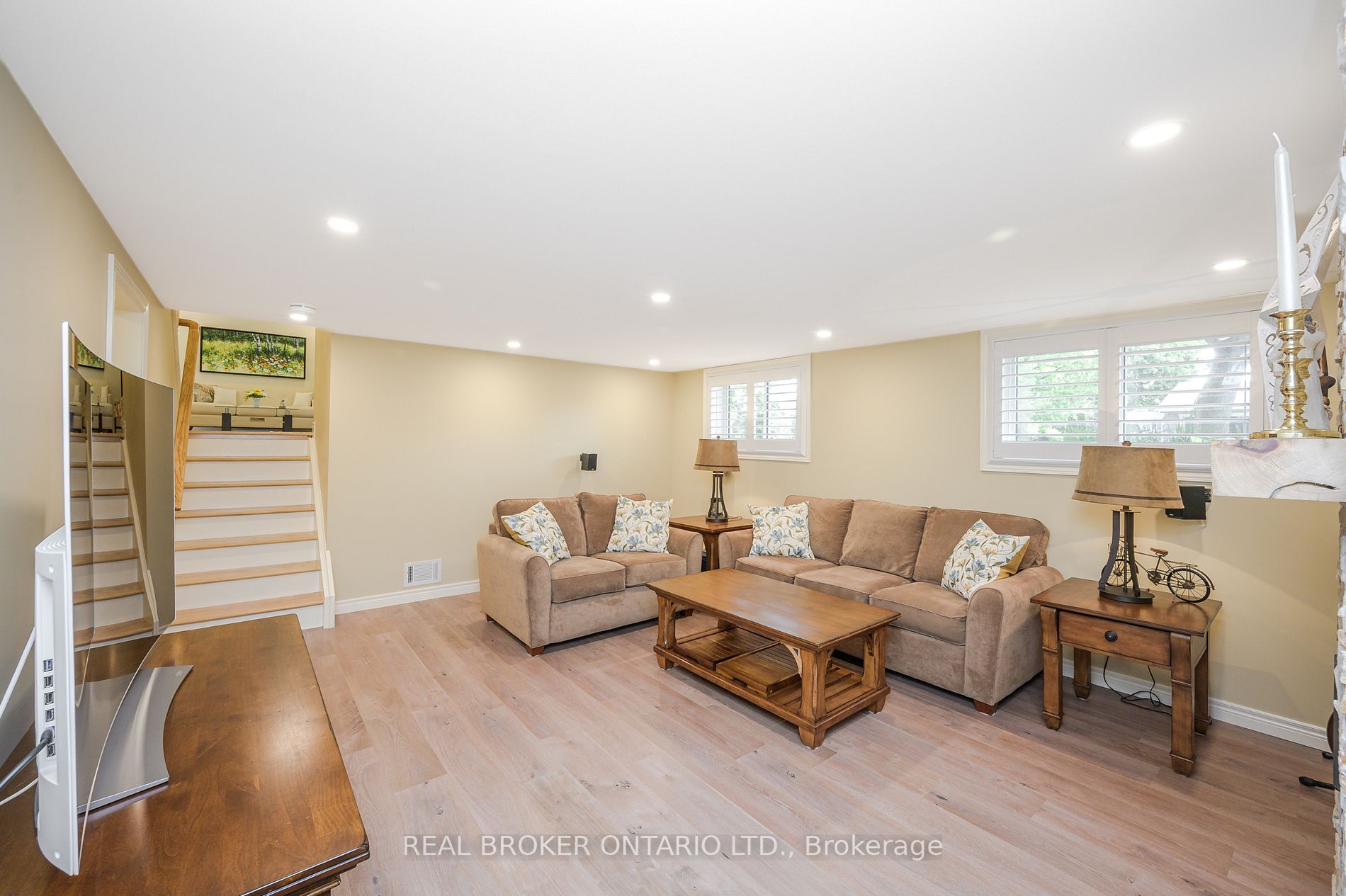3387 Regal Road