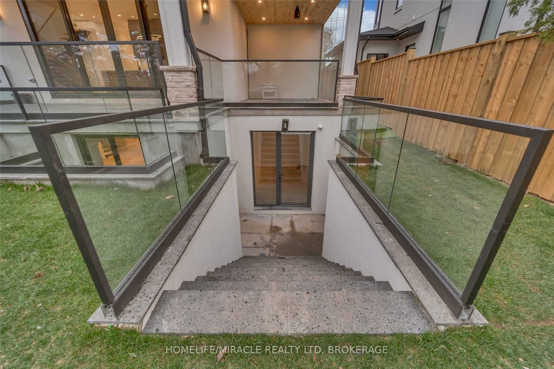537 Warminster Dr