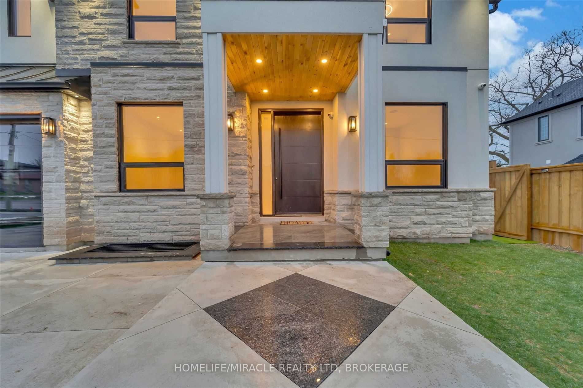 537 Warminster Dr