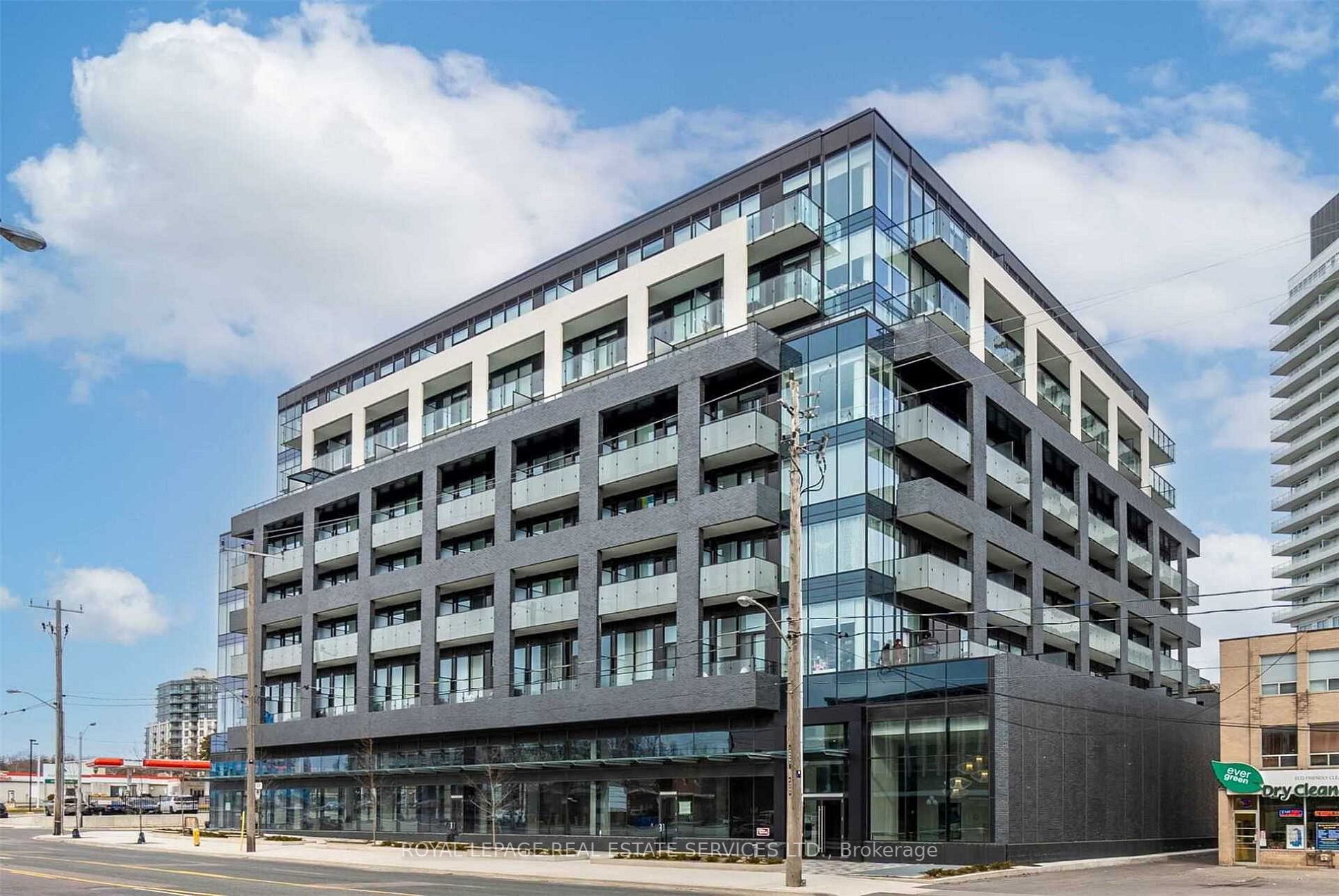 4208 Dundas St W, #323