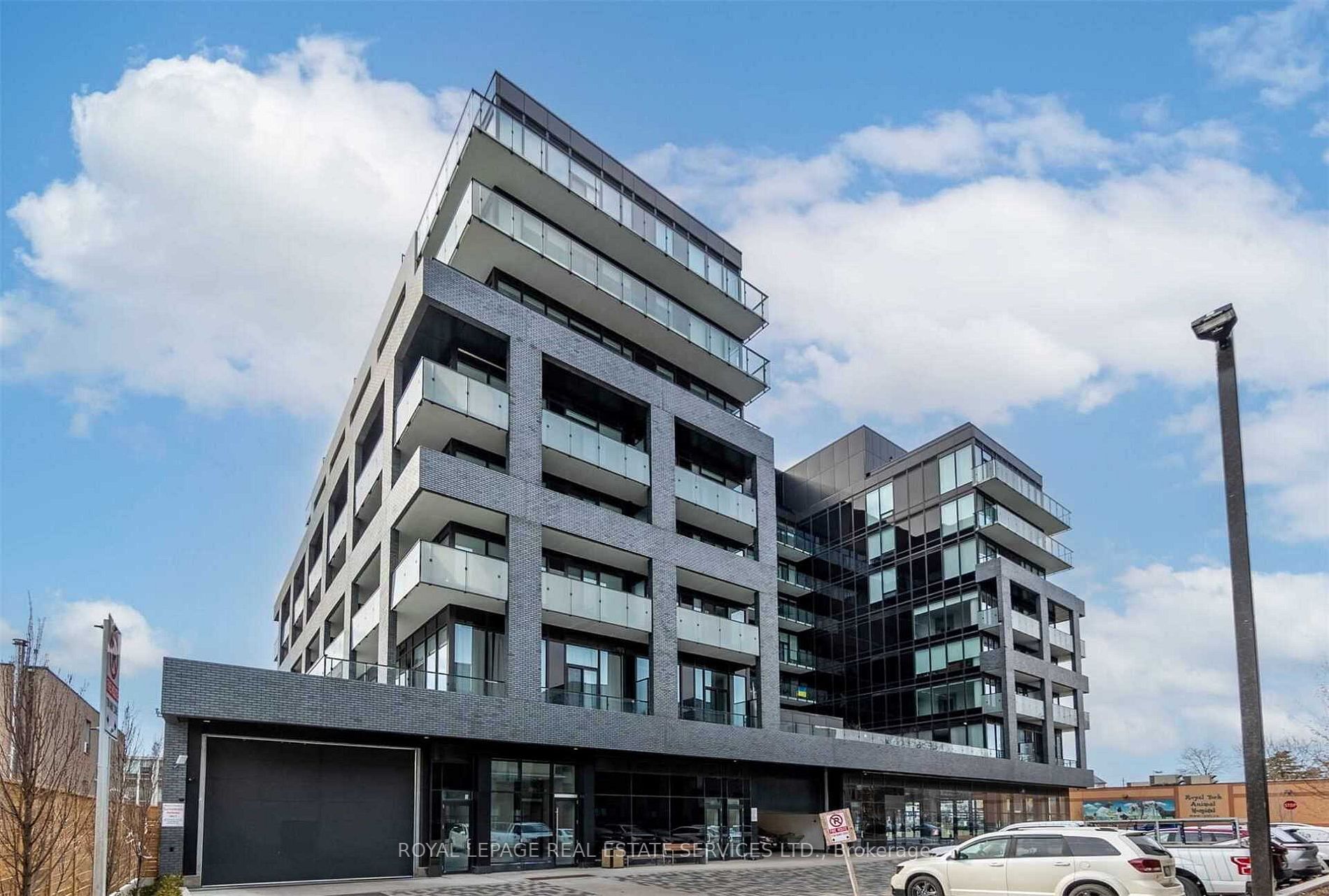 4208 Dundas St W, #323