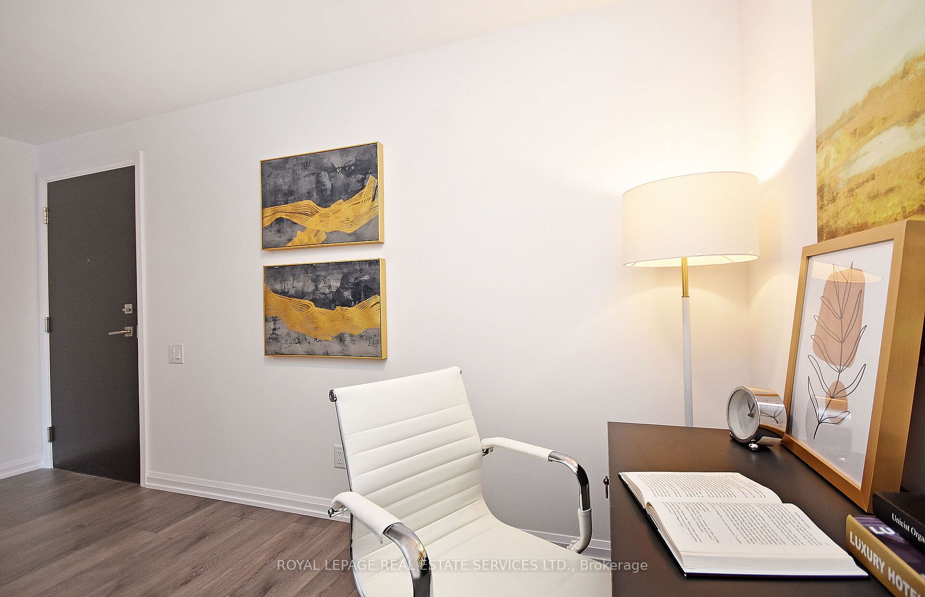 4208 Dundas St W, #323