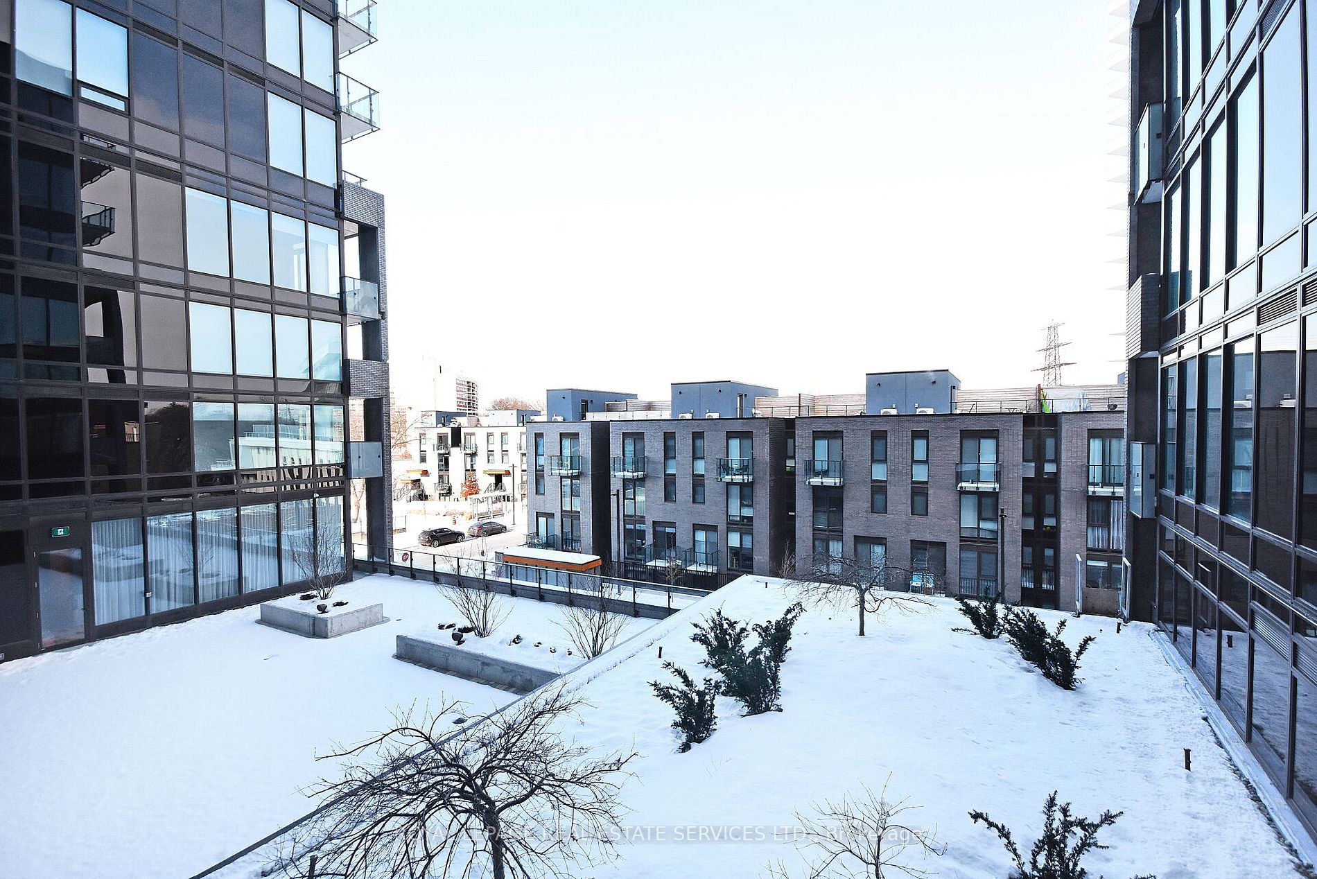 4208 Dundas St W, #323