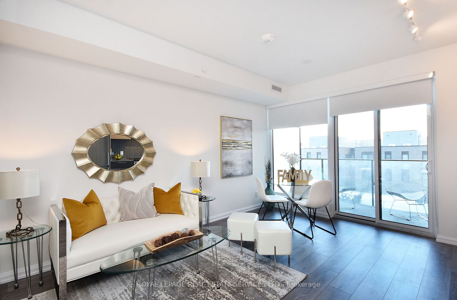 4208 Dundas St W, #323