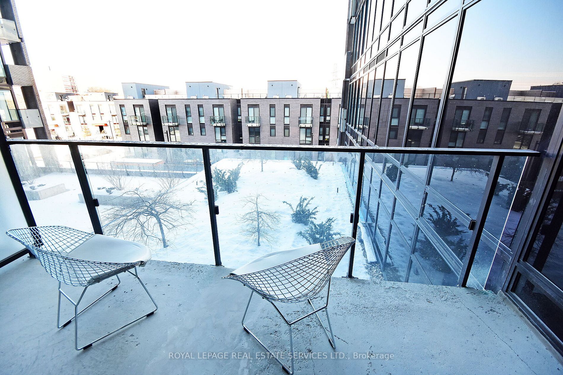 4208 Dundas St W, #323