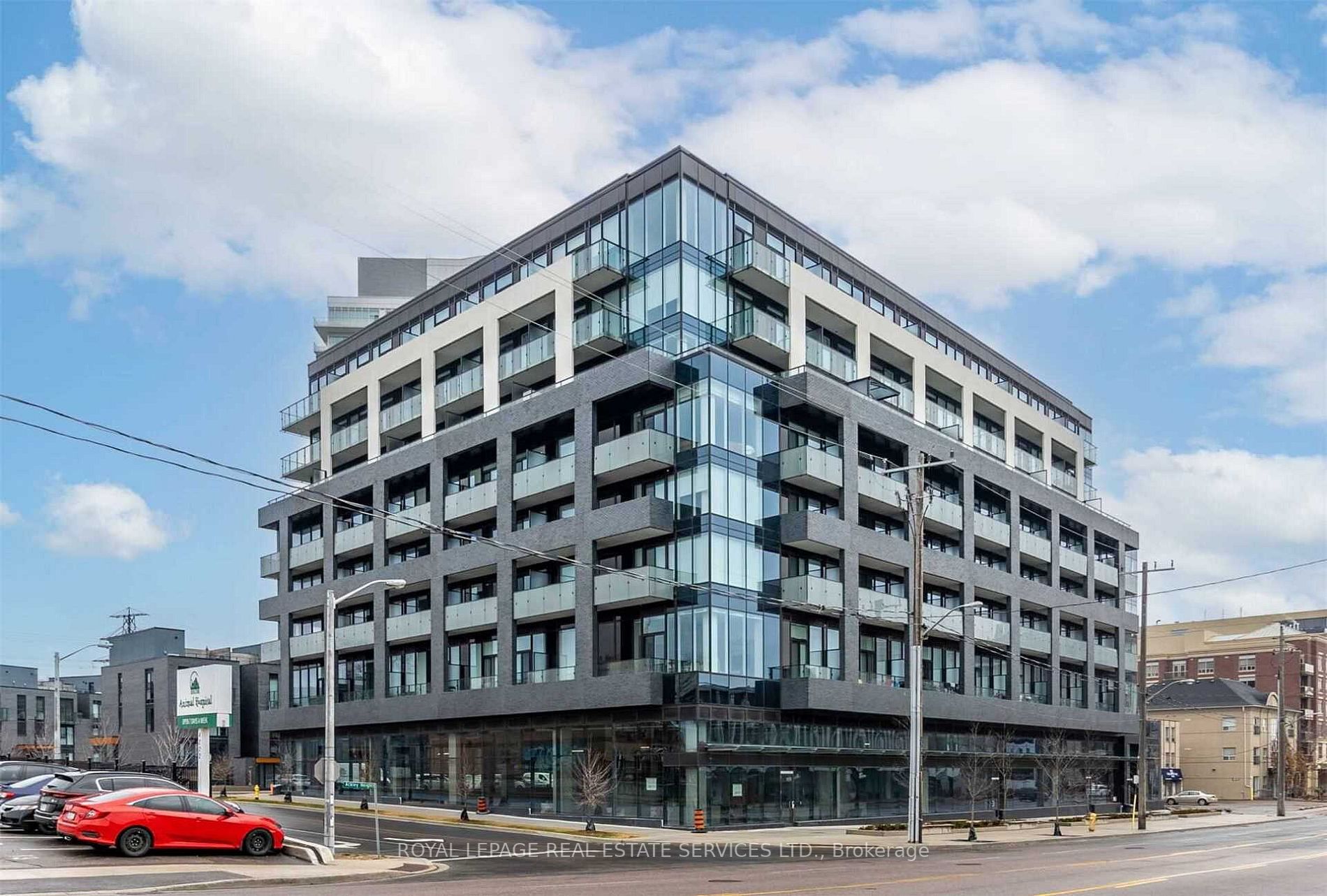 4208 Dundas St W, #323