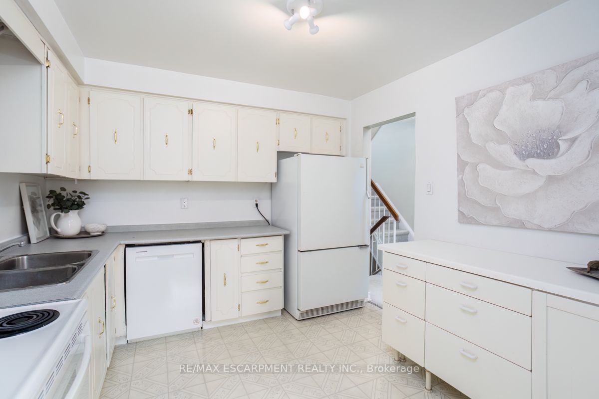 703 Briar Cres