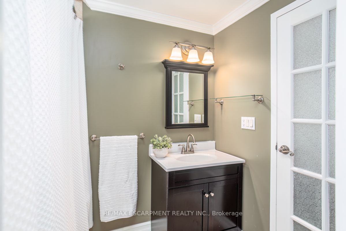 703 Briar Cres
