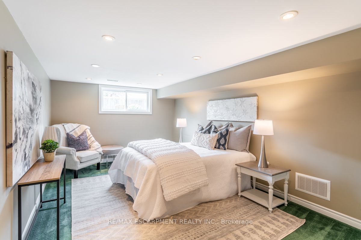 703 Briar Cres