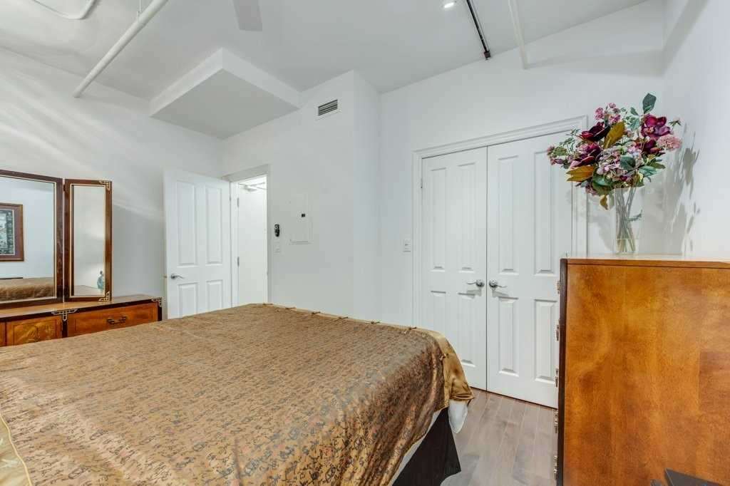 384 Sunnyside Ave, #202