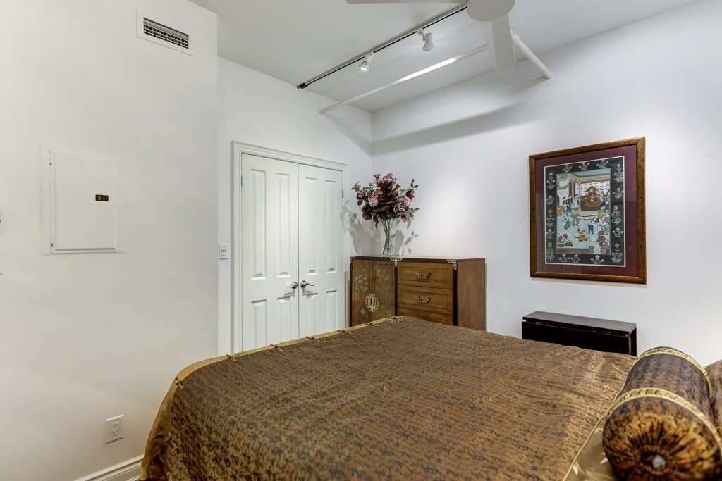 384 Sunnyside Ave, #202
