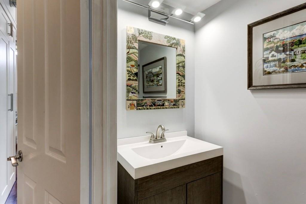 384 Sunnyside Ave, #202