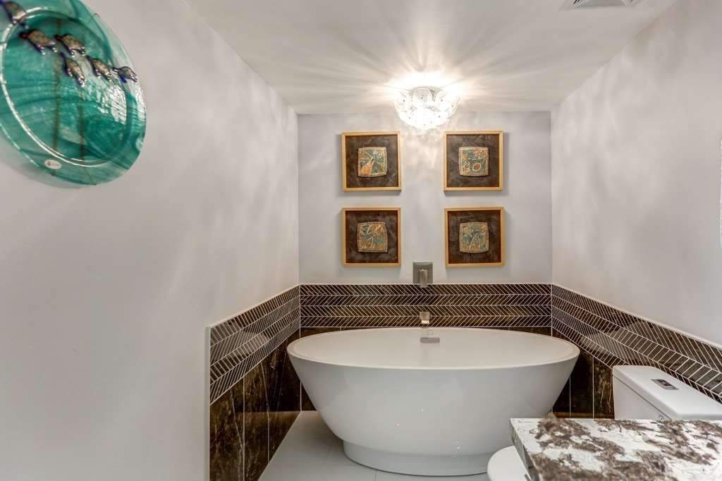 384 Sunnyside Ave, #202