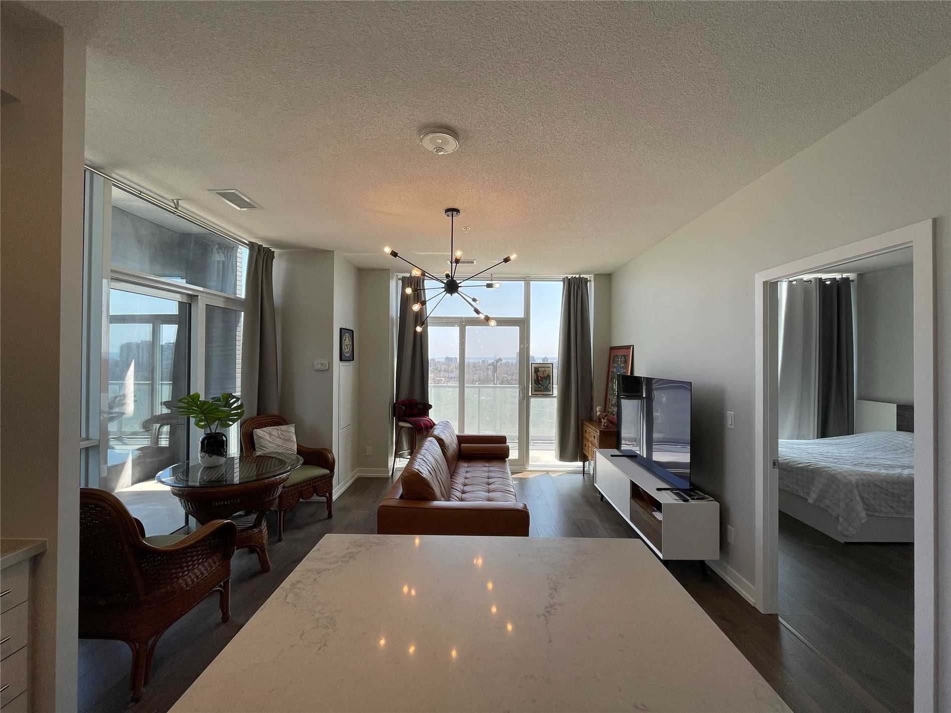 2093 Fairview Street, #904