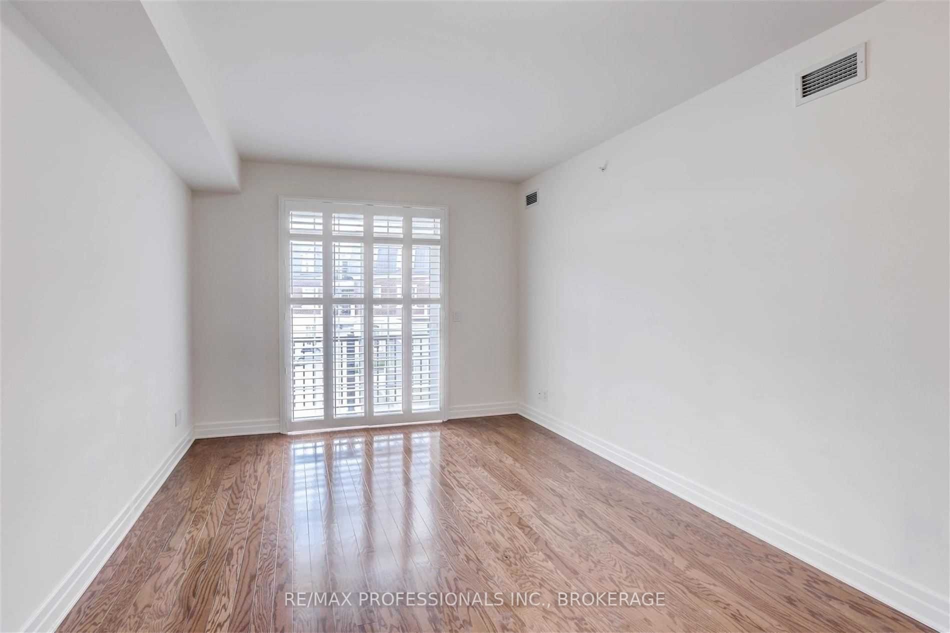 2300 Upper Middle Rd W, #228