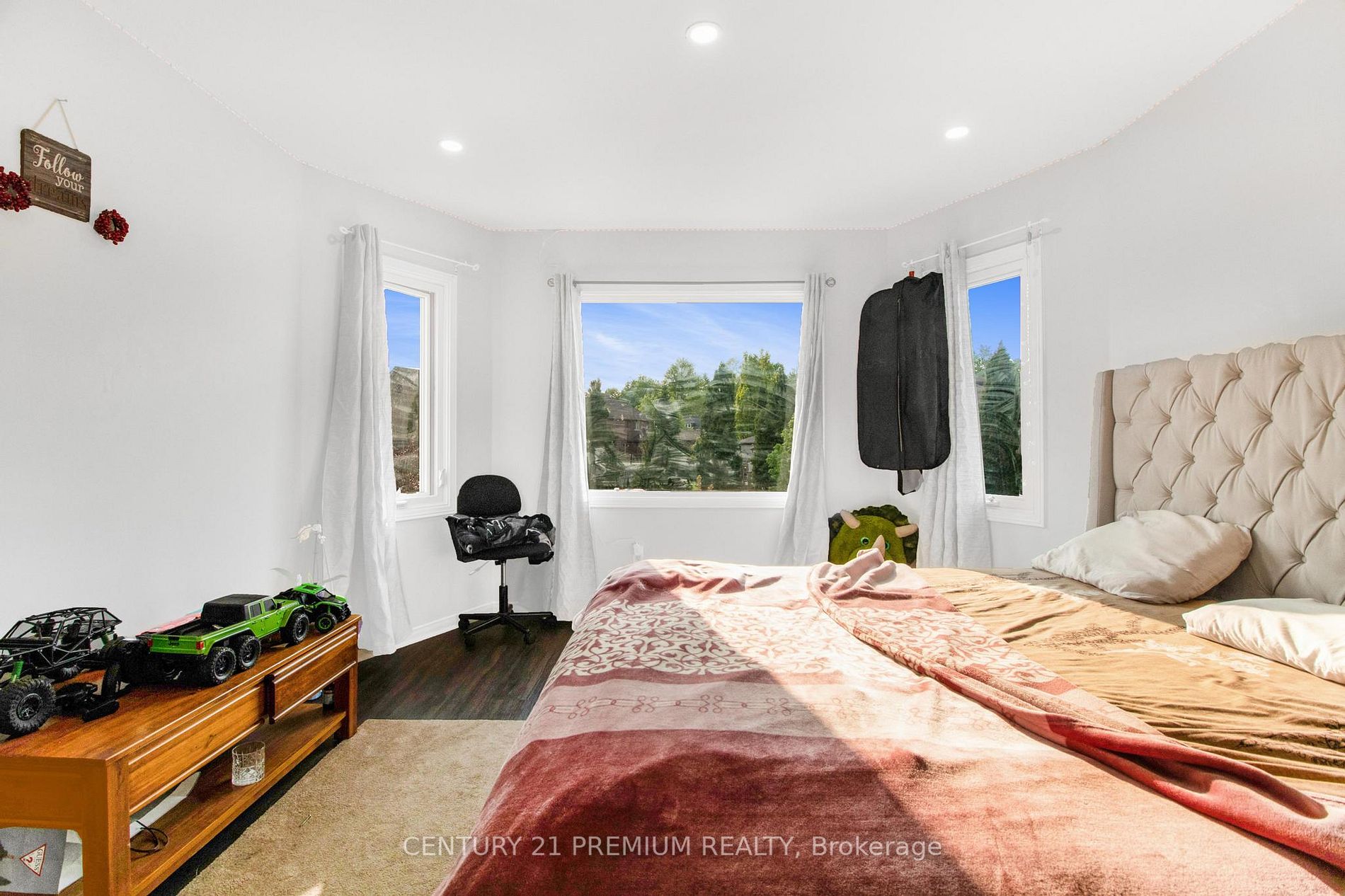 24 Vogue Cres