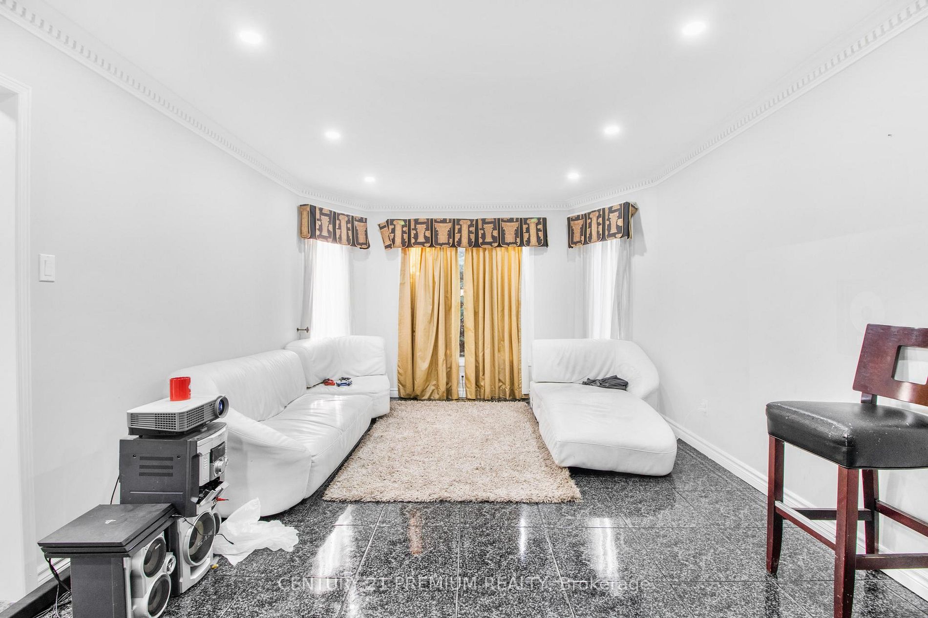 24 Vogue Cres