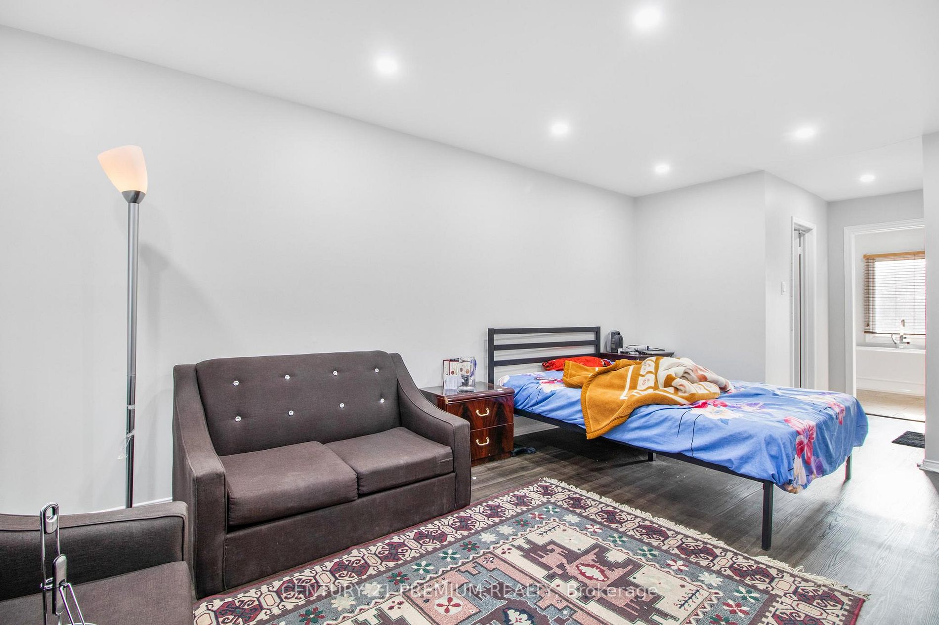 24 Vogue Cres